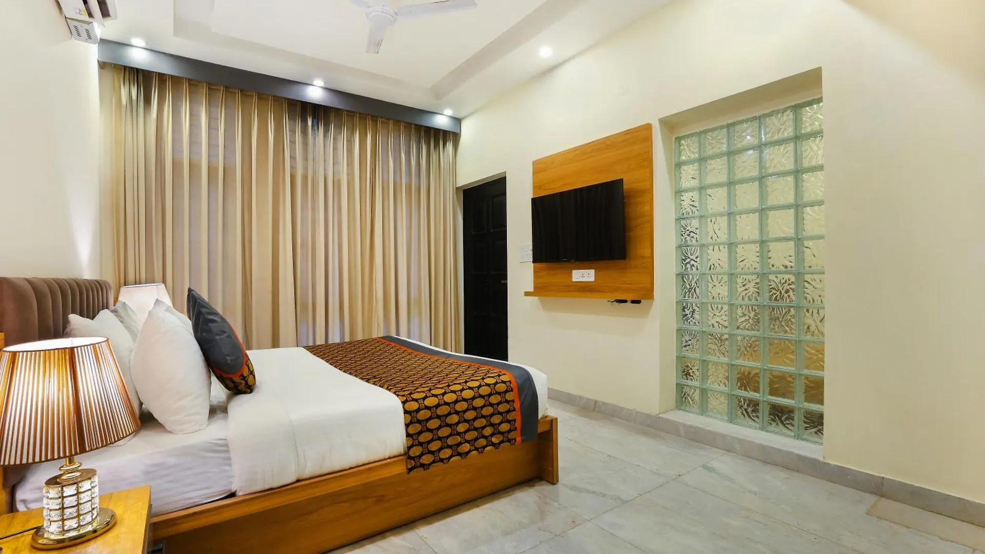 Opo Essential Hotel Gurgaon