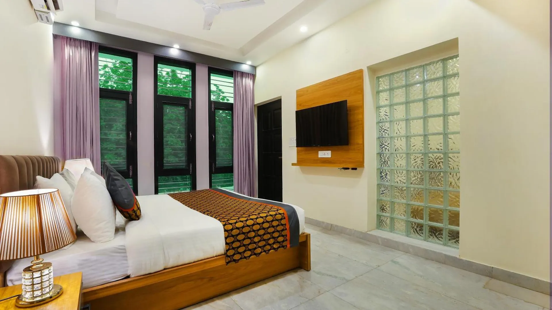 Opo Essential Hotel Gurgaon 3*,