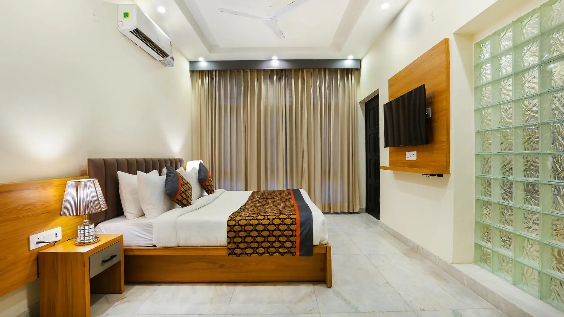 Opo Essential Hotel Gurgaon