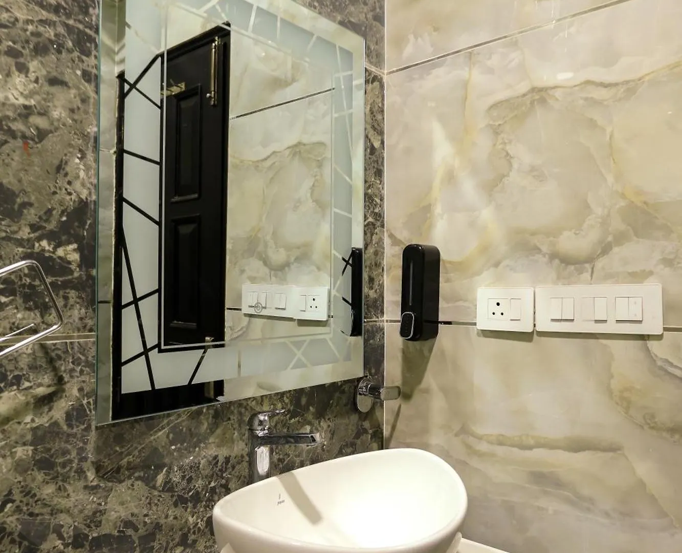 Opo Essential Hotel Gurgaon