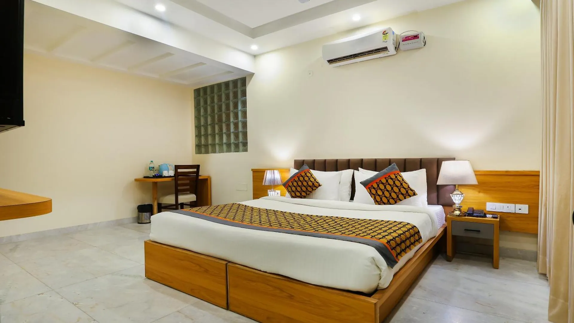 Opo Essential Hotel Gurgaon