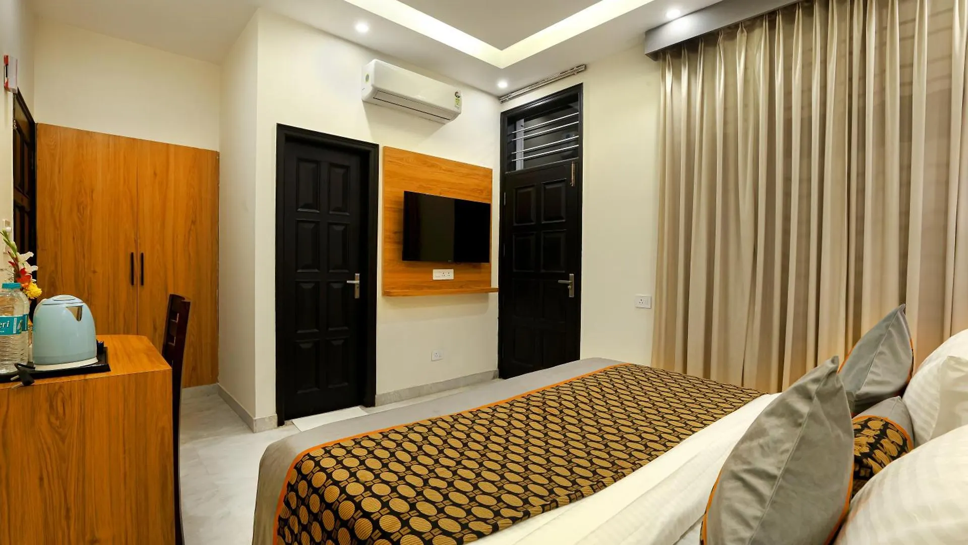 Opo Essential Hotel Gurgaon