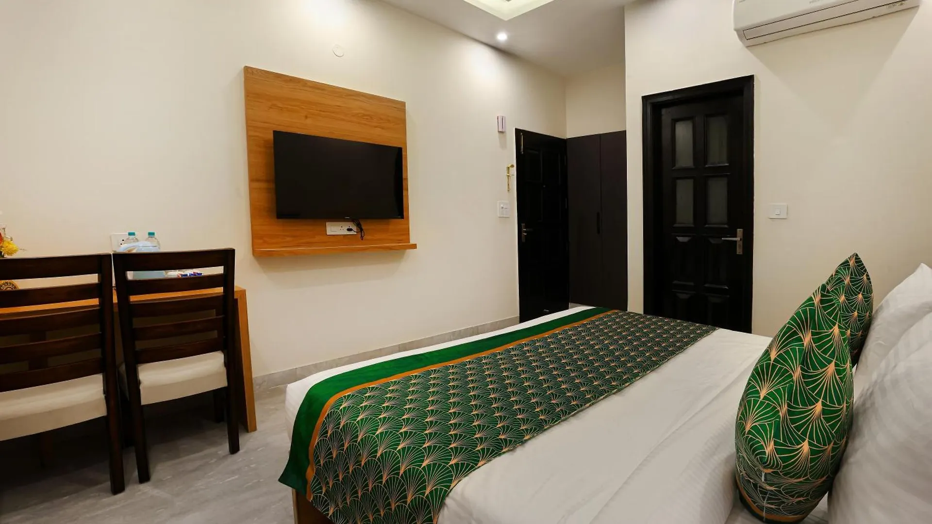 Opo Essential Hotel Gurgaon